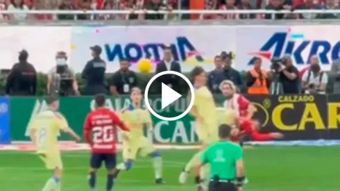 Otro ángulo de la discutida jugada en contra de Chivas.