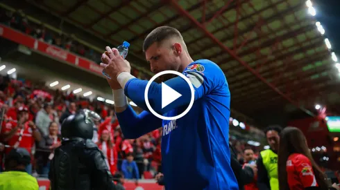 Tiago Volpi un lindo momento con un fanático de Toluca.
