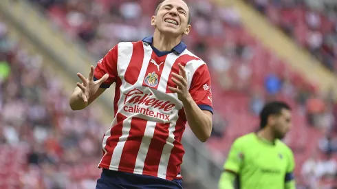 Zapopan, Jalisco, 10 de febrero de 2024. Mateo Chávez durante el partido correspondiente a la jornada 6 del torneo Clausura 2024 de la Liga BBVA MX, entre las Chivas rayadas del Guadalajara y los Bravos de Juárez, celebrado en el estadio Akron.<br />
Foto: Imago7/Etzel EspinosaSe reveló el motivo por el cual Mateo Chávez perdió terreno en Chivas