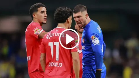 Araujo y Volpi, cara a cara en pleno encuentro.