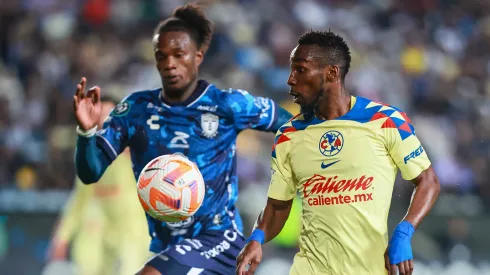 Micolta persigue a Quiñones.