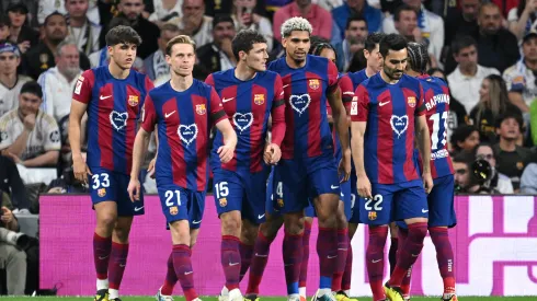 Los jugadores de Barcelona festejan un tanto.