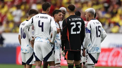 Los jugadores de Costa Rica, reunidos.