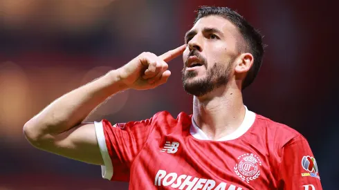 Paulinho anotó dos goles en su primera titularidad.