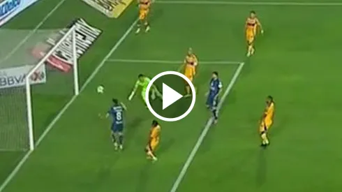 ¡El osotote del año! El increíble gol fallado por Álvaro Fidalgo en Tigres vs. América
