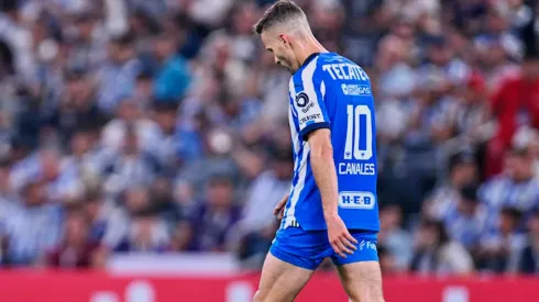 Sergio Canales salió lesionado en Rayados vs. Austin.
