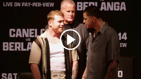 Canelo Álvarez no dudó en mofarse de Edgar Berlanga en la presentación de su pelea.
