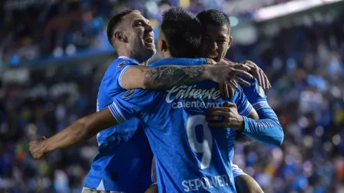 Sepúlveda festeja su gol en Crul Azul