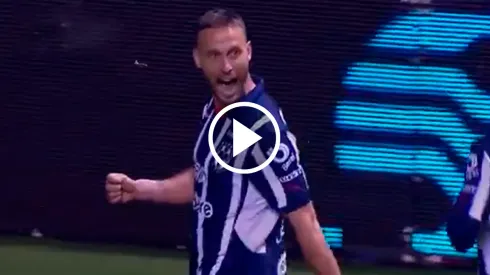 El español festeja su anotación.