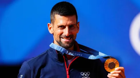 August 4, 2024, Paris, Paris, FRANCE: Gold medallist Novak Djokovic of Serbia poses on the podium during the Tennis Men s Singles medal ceremony after the Men s Singles Gold medal match on Court Philippe-Chatrier at Roland-Garros Stadium during the Paris 2024 Olympics Games on August 04, 2024 in Paris, France. Paris FRANCE – ZUMAa181 20240804_zaa_a181_328 Copyright: xOscarxJxBarrosox
