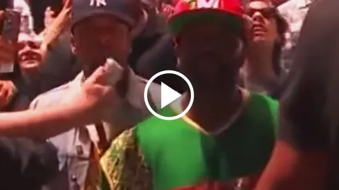 Floyd Mayweather ingresó al cuadrilátero con los colores de la bandera mexicana.

