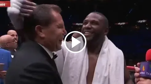 Julio César Chávez y Floyd Mayweather compartieron el cuadrilátero por unos momentos.