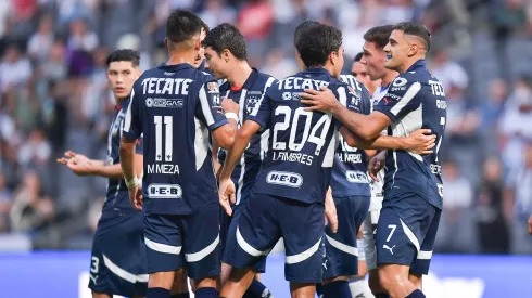 En Rayados celebran un gol de Berterame.