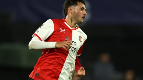 Santiago Giménez reaccionó a sus rivales de la Champions League