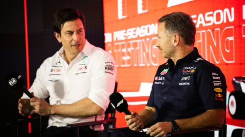 Toto Wolff dialoga con Christian Horner
