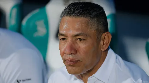 Ambriz no quiere dejar su cargo en Santos.