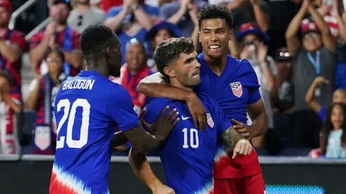 Los jugadores de Estados Unidos festejan.