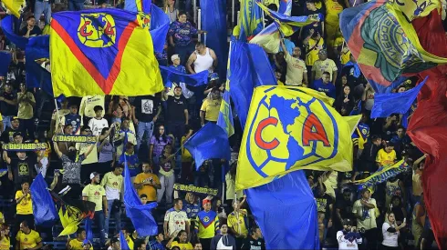 Los aficionados de las Águilas festejaron un nuevo aniversario del club.
