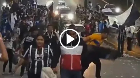 ¡Lamentable! Aficionado de Rayados agrede a otro de Tigres UANL antes del Clásico Regio 139