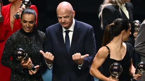 Marta, junto a Gianni Infantino en la última gala del premio The Best.
