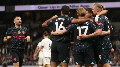 Los jugadores de Manchester City festejan su triunfo ante Tottenham en la Premier League 2023-2024.