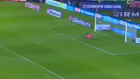 Kevin Mier fue protagonista en el segundo gol de América ante Cruz Azul