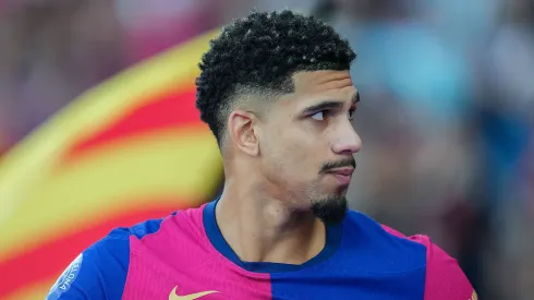 Ronaldo Araújo no juega un partido desde la Copa América 2024