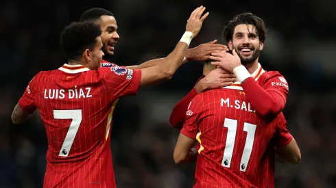 Los jugadores de Liverpool festejan la goleada por 6-3 de los Reds ante Tottenham.
