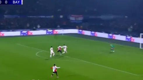 Santiago Giménez abrió el marcador en el Feyenoord vs. Bayern Munich por la Champions League