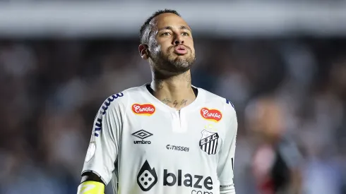 Neymar tiene contrato en Santos hasta junio de 2025