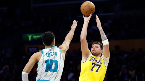 Luka Doncic ante Hornets
