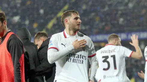 Leyenda del Milan elogia a Santi Giménez