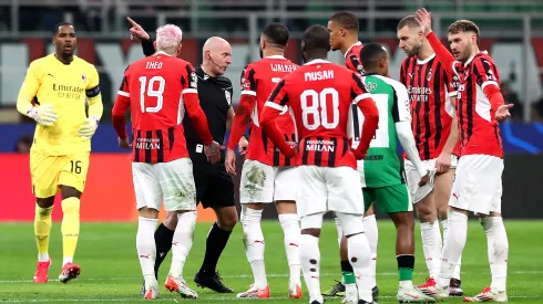 Jugadores del AC Milan en el partido de vuelta de los Playoffs de Champions League contra Feyenoord