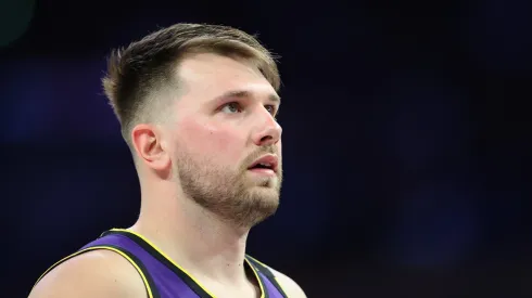 Luka Doncic jugando para Lakers