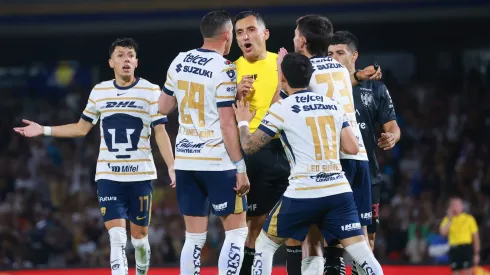 Las quejas de Pumas se originaron tras un penalti cobrado a favor de Rayados y un gol anulado a Funes Mori.