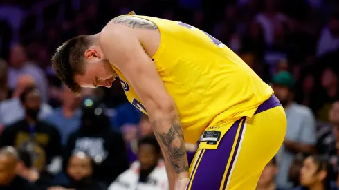Luka Doncic, cabizbajo en la derrota de Los Angeles Lakers