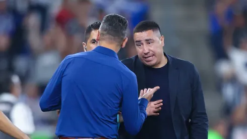 Martín Demichelis y Efraín Juárez se cruzaron fuerte en el campo de juego durante Rayados-Pumas