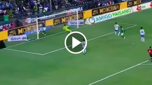 Increíble fallo de Kevin Mier y León se ilusiona.