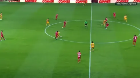 Tigres UANL marcó el empate pero fue anulado por un offside de Nicolás Ibáñez