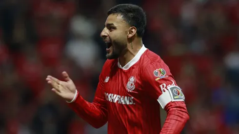 Alexis Vega metió un doblete ante Tigres