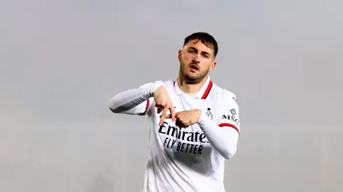 Santiago Giménez quiere a un compatriota en el Milan