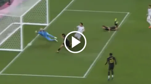 El increíble errado de Raúl Jiménez ante Costa Rica