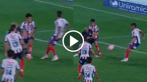 Berterame la luchó y todo Rayados pidió penal.