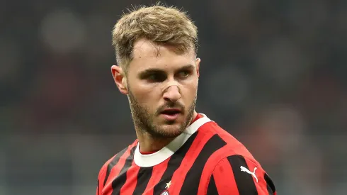 Santiago Giménez tendrá un nuevo compañero en Milan