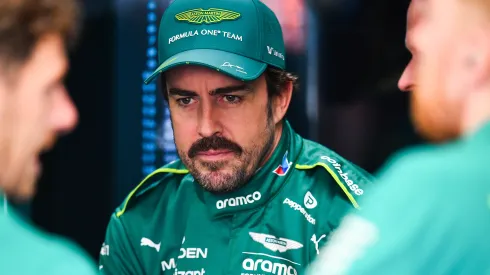 Fernando Alonso seguirá corriendo para Aston Martin en 2026