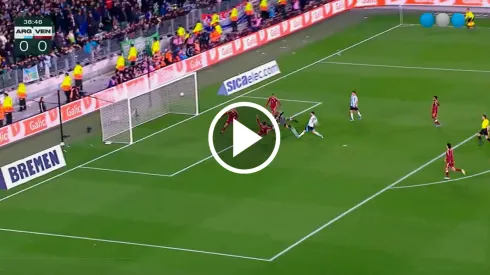 Messi la picó y anotó el 1-0 de Argentina ante Venezuela.