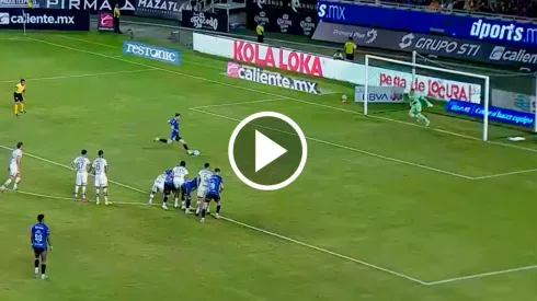 Keylor Navas y un atajadón ante Benedetti.