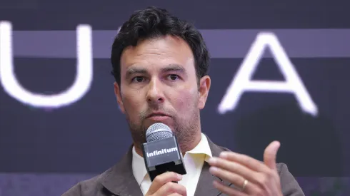 Checo Pérez en una presentación de Cadillac