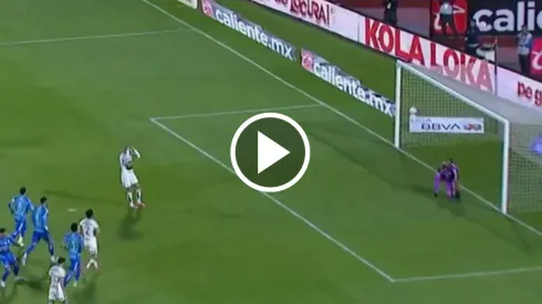 Ramsey remató y el balón se terminó perdiendo por al lado del palo derecho de Nahuel Guzmán.