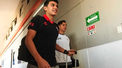 Gilberto Mora llegando al Estadio Caliente con Xolos de Tijuana